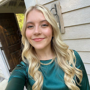 Meet your Posher, Elizabeth